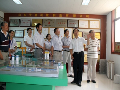 2012.7.28日山東天意兩項(xiàng)科技成果鑒定順利通過，北京領(lǐng)導(dǎo)專家，到我公司參觀指導(dǎo)