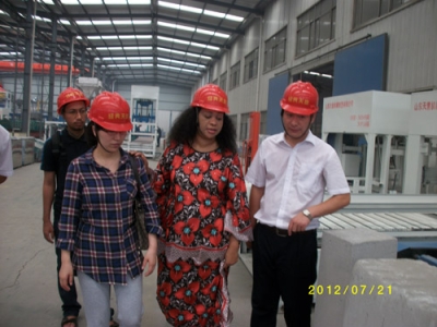 2012.7.21日坦桑尼亞總統(tǒng)夫人來我公司參觀指導(dǎo)、洽談合作